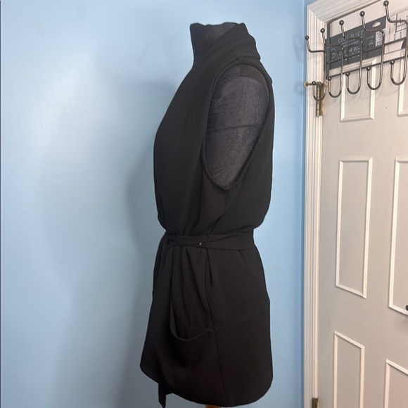 Eliane Rose Elegant Black Sleeveless Vest with Belt - Picture 4 of 9